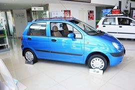 2012款宝骏乐驰1.0L手动优越型
