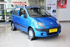 2012款宝骏乐驰1.0L手动优越型
