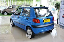 2012款宝骏乐驰1.0L手动优越型