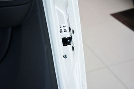 2013款凯迪拉克凯雷德6.2L