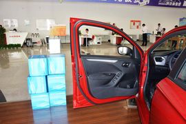 2014款雪铁龙全新爱丽舍1.6L舒适手动型深内饰版