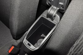2014款雪铁龙全新爱丽舍1.6L舒适手动型深内饰版