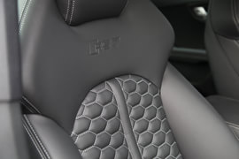 穿西装的奔跑健将!