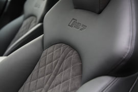 穿西装的奔跑健将!