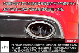 穿西装的奔跑健将!