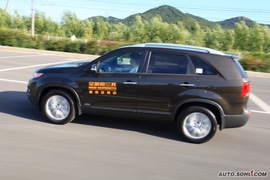 2009款起亚索兰托大连试驾