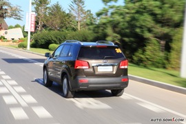 2009款起亚索兰托大连试驾