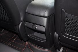 2013款起亚索兰托2.4L汽油四驱豪华版5座