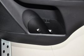 2013款起亚索兰托2.4L汽油四驱豪华版5座