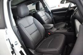 2013款起亚索兰托2.4L汽油四驱豪华版5座