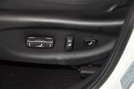 2013款起亚索兰托2.4L汽油四驱豪华版5座