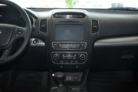 2013款起亚索兰托2.4L汽油四驱豪华版5座