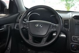 2013款起亚索兰托2.4L汽油四驱豪华版5座