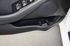 2013款起亚凯尊2.4L商务天窗型