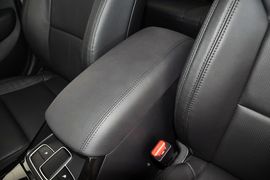 2013款起亚凯尊2.4L商务天窗型