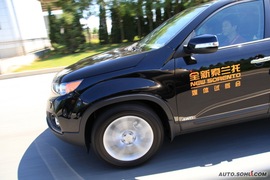 2009款起亚索兰托大连试驾