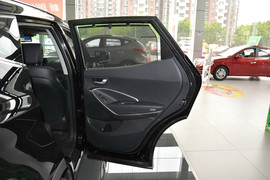 2013款现代全新胜达2.4L自动四驱尊贵型