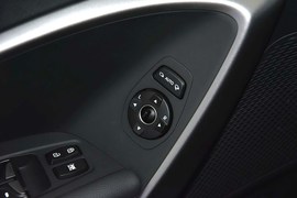 2013款现代全新胜达2.4L自动四驱尊贵型