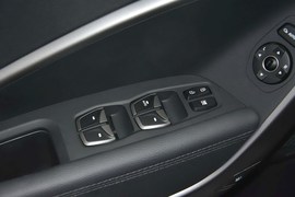 2013款现代全新胜达2.4L自动四驱尊贵型