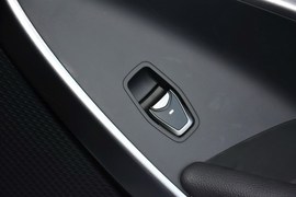 2013款现代全新胜达2.4L自动四驱尊贵型