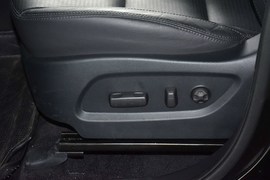 2013款现代全新胜达2.4L自动四驱尊贵型