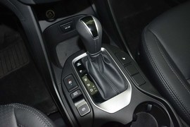 2013款现代全新胜达2.4L自动四驱尊贵型