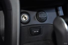 2013款现代全新胜达2.4L自动四驱尊贵型