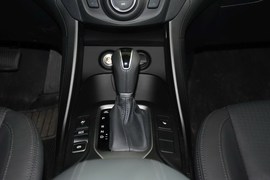 2013款现代全新胜达2.4L自动四驱尊贵型