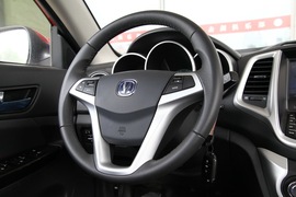 逸动1.5T车型内饰