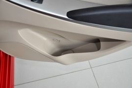 2014款现代瑞纳三厢1.4L自动领先型GLX