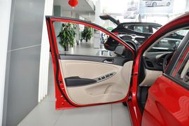 2014款现代瑞纳三厢1.4L自动领先型GLX