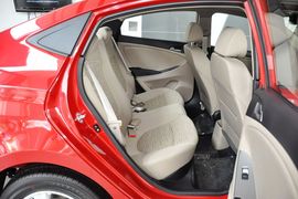 2014款现代瑞纳三厢1.4L自动领先型GLX