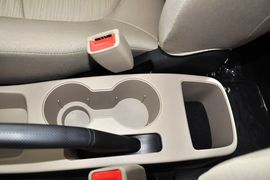 2014款现代瑞纳三厢1.4L自动领先型GLX