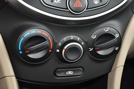 2014款现代瑞纳三厢1.4L自动领先型GLX