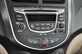 2014款现代瑞纳三厢1.4L自动领先型GLX