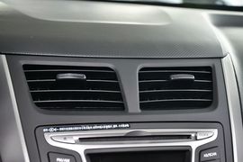 2014款现代瑞纳三厢1.4L自动领先型GLX