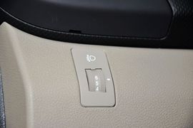2014款现代瑞纳三厢1.4L自动领先型GLX