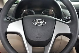 2014款现代瑞纳三厢1.4L自动领先型GLX