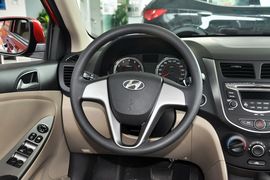 2014款现代瑞纳三厢1.4L自动领先型GLX