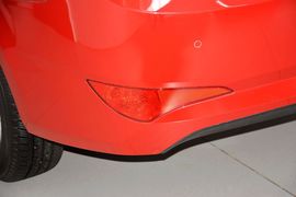 2014款现代瑞纳三厢1.4L自动领先型GLX