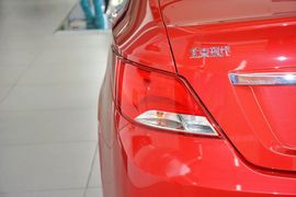 2014款现代瑞纳三厢1.4L自动领先型GLX