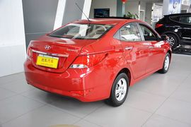 2014款现代瑞纳三厢1.4L自动领先型GLX