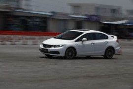2014款本田思域1.8L/2.4L试驾实拍