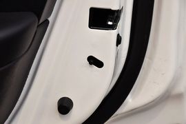 2014款双龙爱腾2.0T四驱自动豪华柴油版