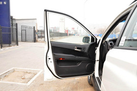 2014款双龙爱腾2.0T四驱自动豪华柴油版