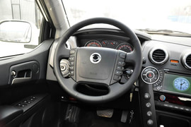 2014款双龙爱腾2.0T四驱自动豪华柴油版