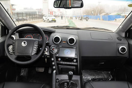 2014款双龙爱腾2.0T四驱自动豪华柴油版