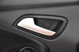 2012款福特福克斯两厢1.6L手自一体风尚型