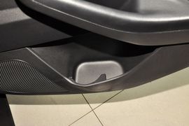2012款福特福克斯两厢1.6L手自一体风尚型