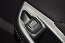 2012款福特福克斯两厢1.6L手自一体风尚型